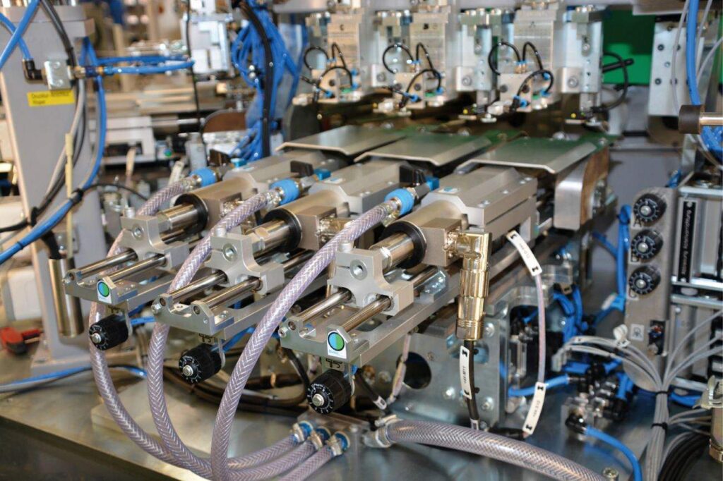 LinMot dla farmaceutyki - silniki liniowe w maszynie do wykańczania tub