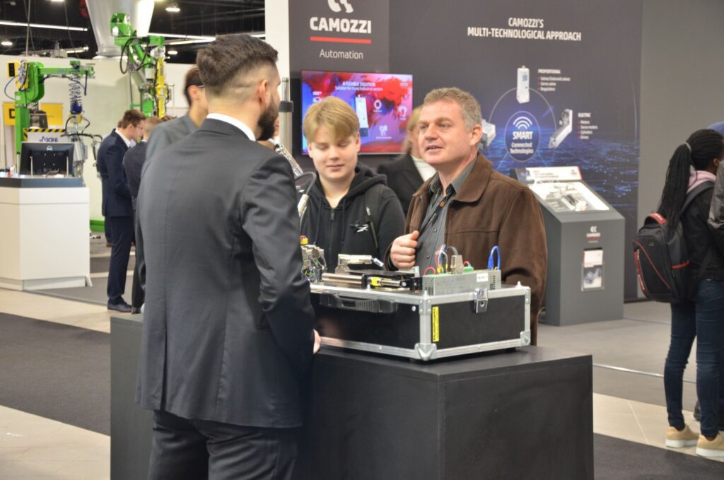 silnik liniowo obrotowy